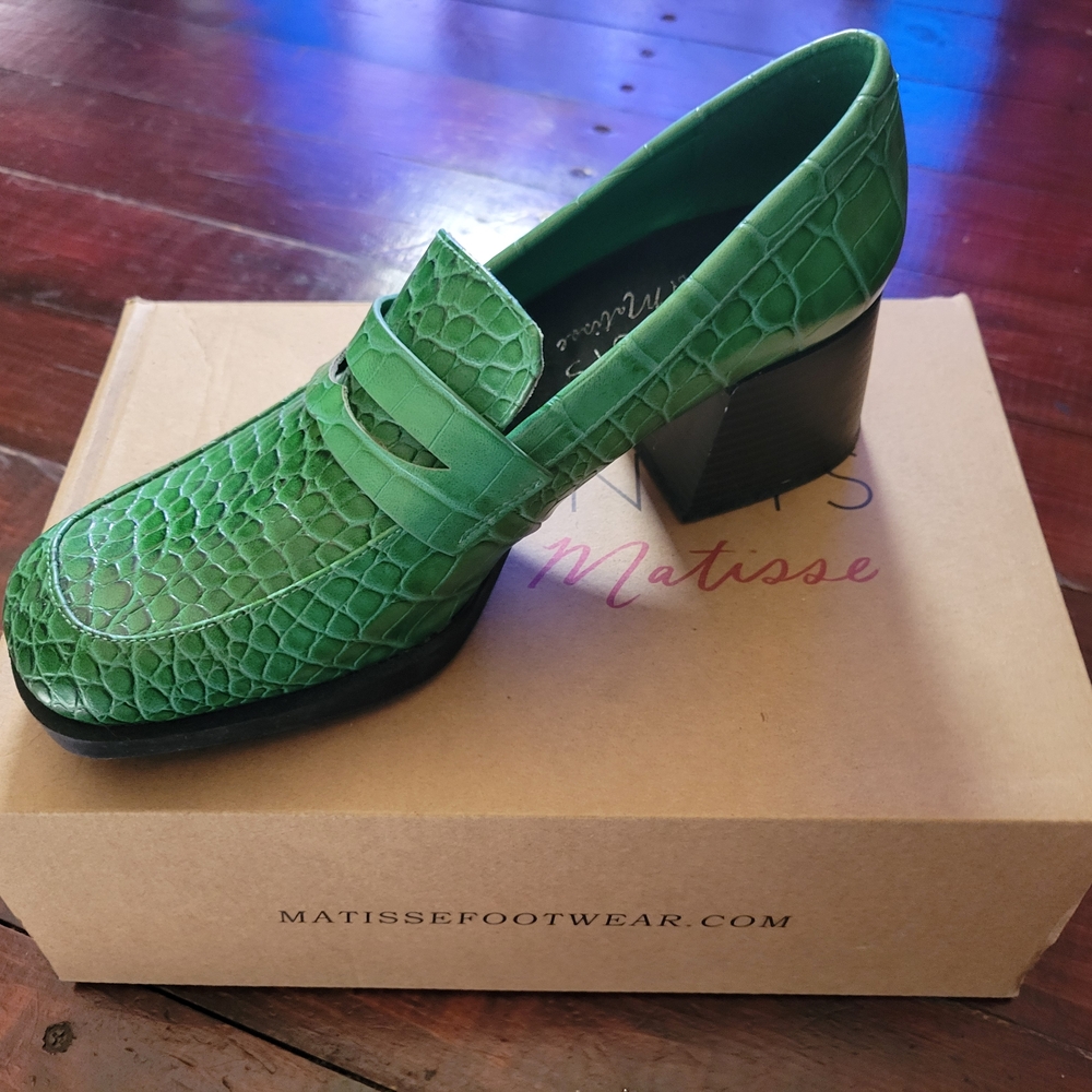 ***SOLD***Matisse Green Croc-Embossed Loafers***SOLD***